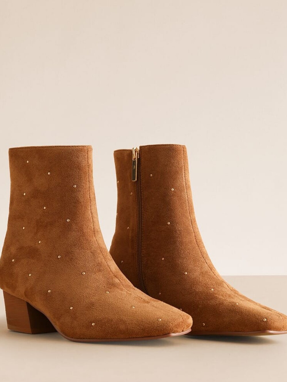 Hey Girl By Corkys Such A Tease Tan Suede Studded Ankle Boot Sz 9